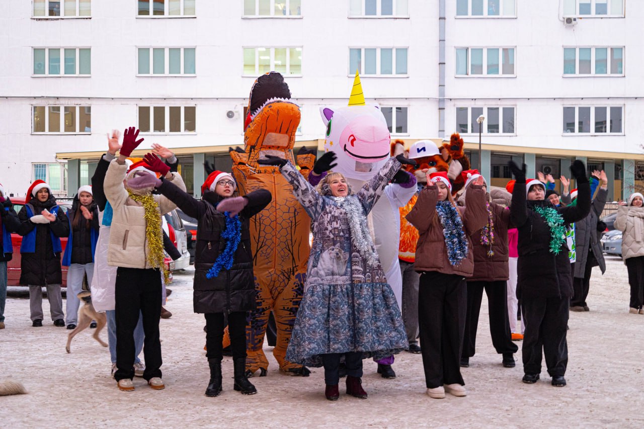 В Челябинске для онкобольных детей устроили концерт под окнами больницы В Челябинске для онкобольных детей устроили концерт под окнами больницы