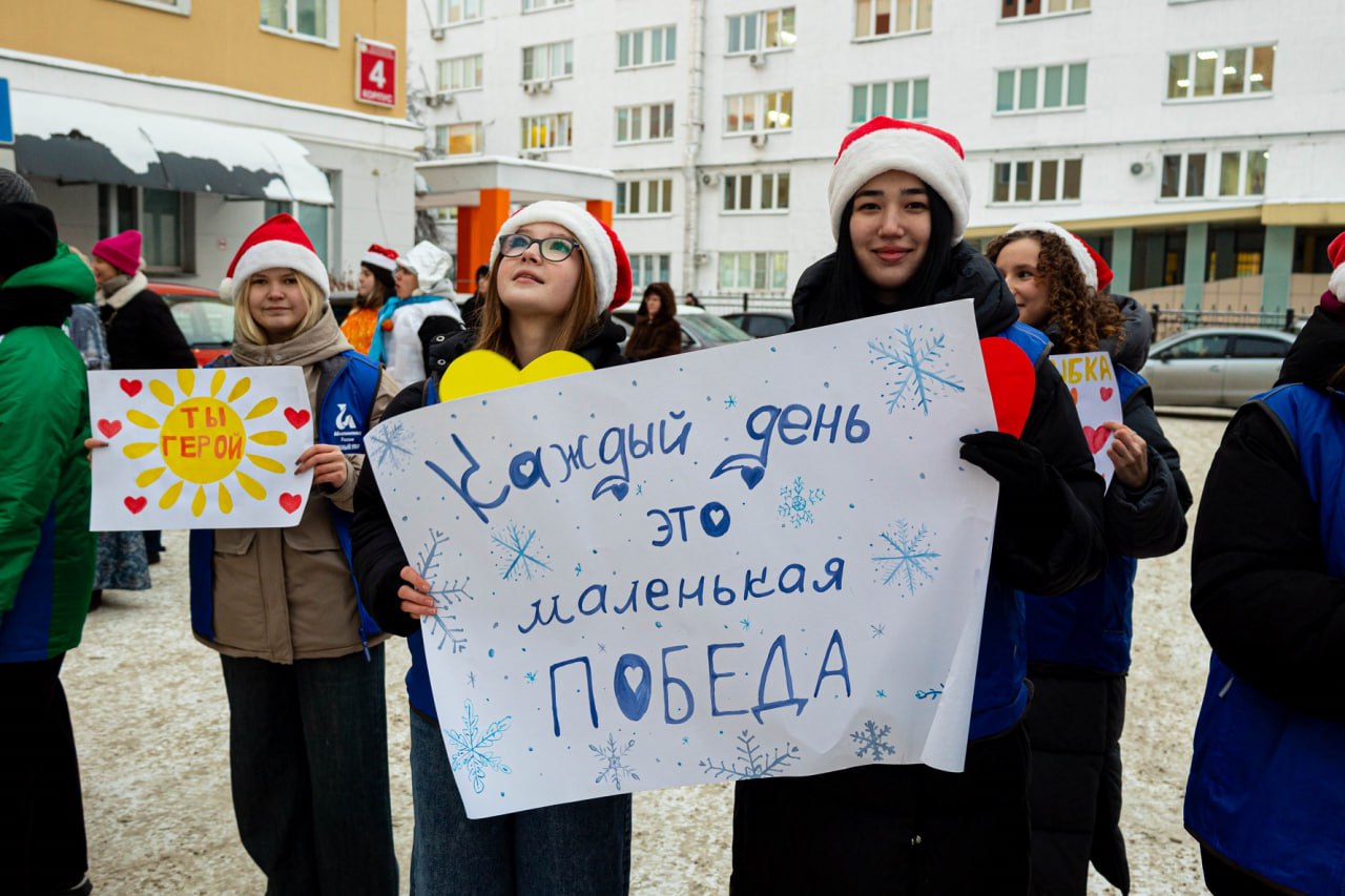 В Челябинске для онкобольных детей устроили концерт под окнами больницы В Челябинске для онкобольных детей устроили концерт под окнами больницы