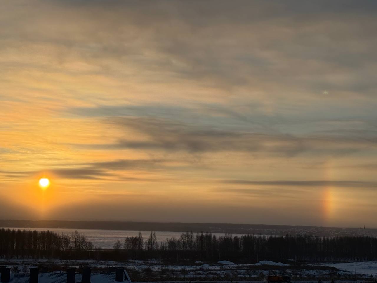 Такой вот зимний сюрприз! Читатель КП-Челябинск поделился снимком морозного рассвета