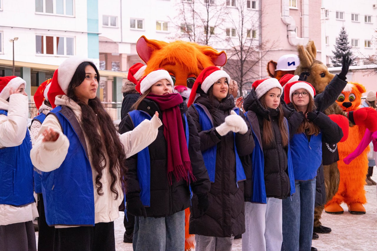 В Челябинске для онкобольных детей устроили концерт под окнами больницы В Челябинске для онкобольных детей устроили концерт под окнами больницы