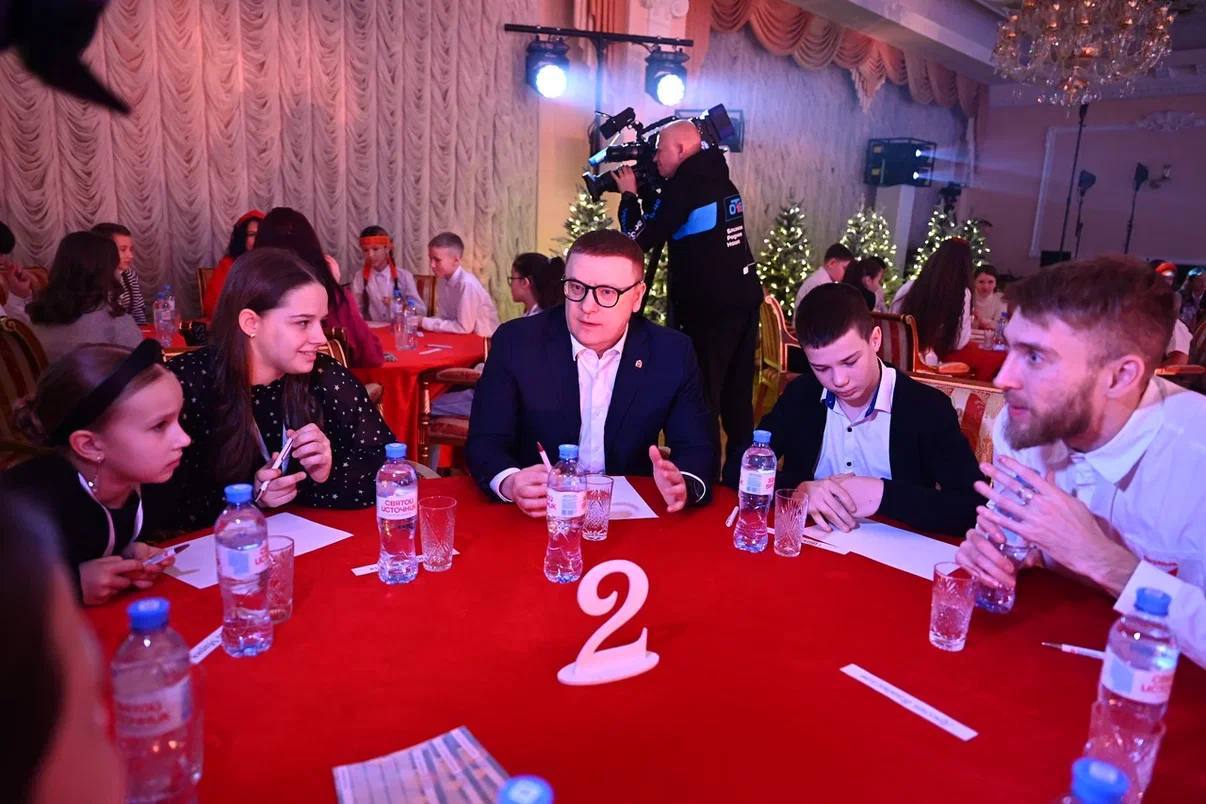 Губернатор Алексей Текслер провел новогодний прием для юных талантов и детей участников СВО Губернатор Алексей Текслер провел новогодний прием для юных талантов и детей участников СВО