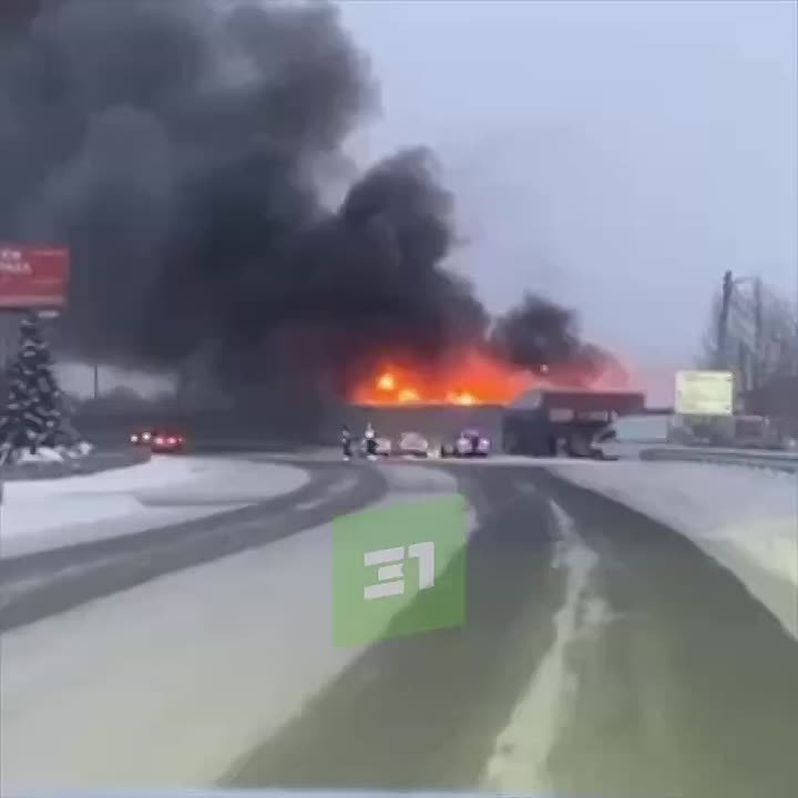 На Меридиане горит автосервис