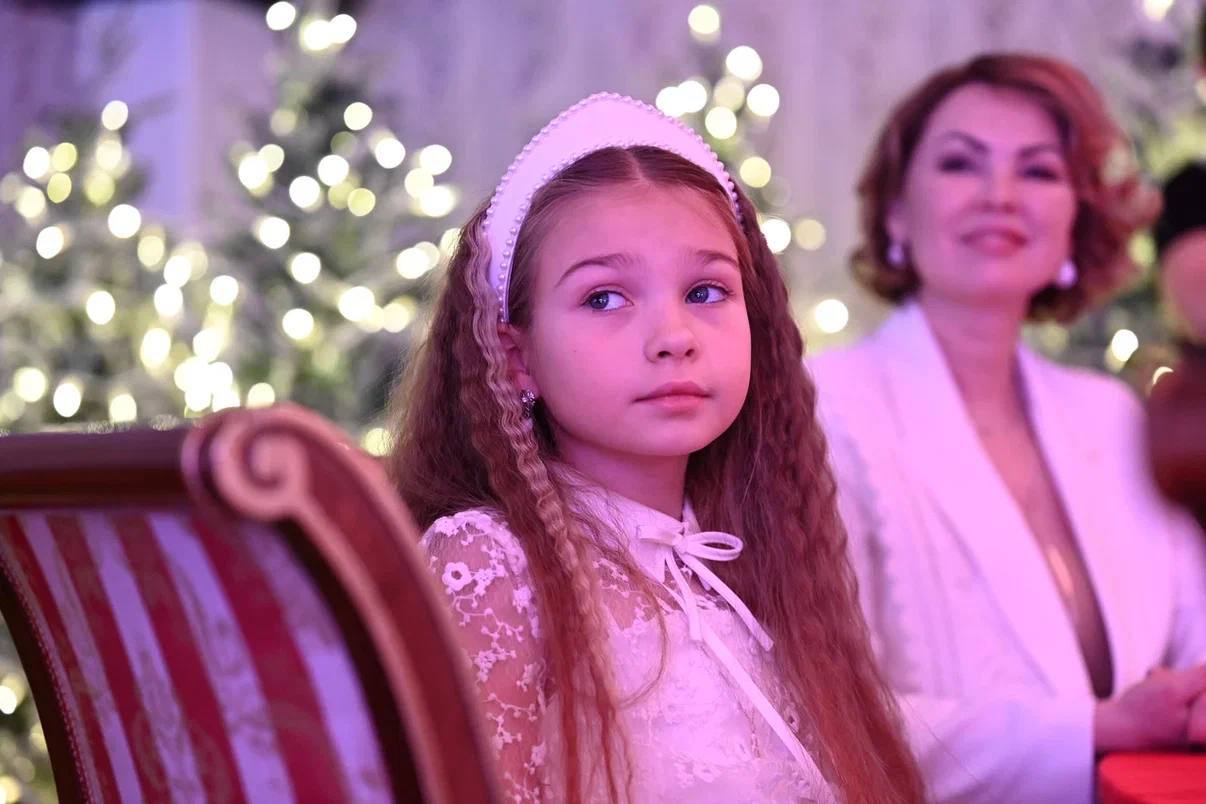 Губернатор Алексей Текслер провел новогодний прием для юных талантов и детей участников СВО Губернатор Алексей Текслер провел новогодний прием для юных талантов и детей участников СВО