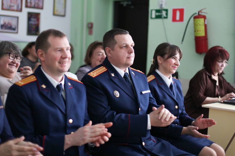 Первый заместитель руководителя СУ СК России по Челябинской области поздравил воспитанников центра «Искорка» с наступающим Новым годом