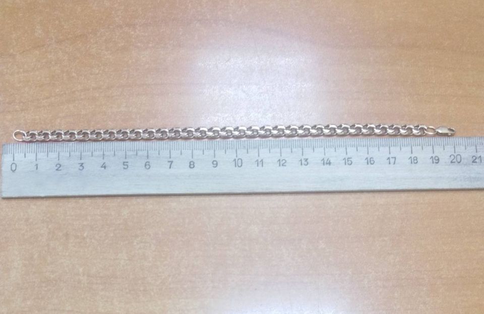 Следователи Озерска вернули владельцу похищенный браслет