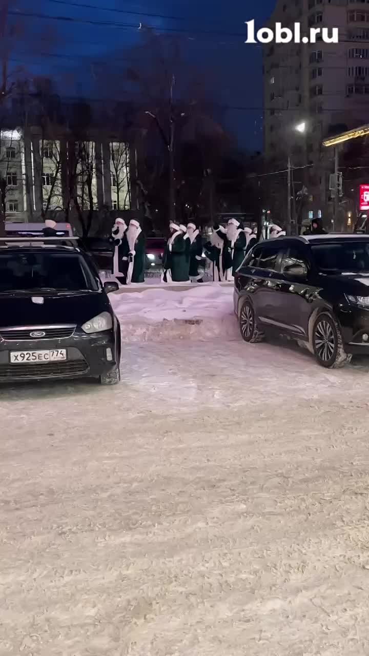 «С Новым годом!» - слышно на Алом поле