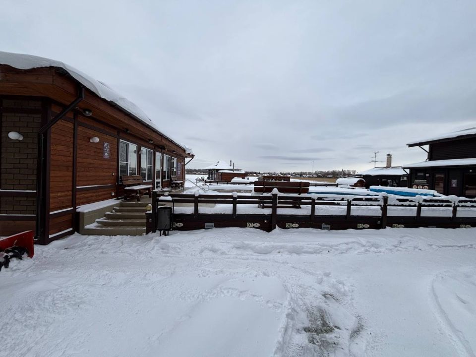 Прокуратура потребовала от предпринимателя снести самовольные постройки вдоль береговой линии озера Малый Кременкуль