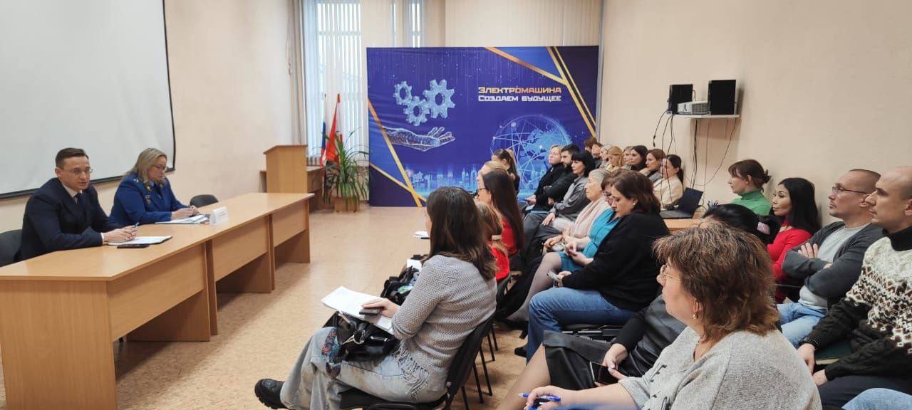 Прокурор Ленинского района г. Челябинска провела личный прием работников производственного предприятия