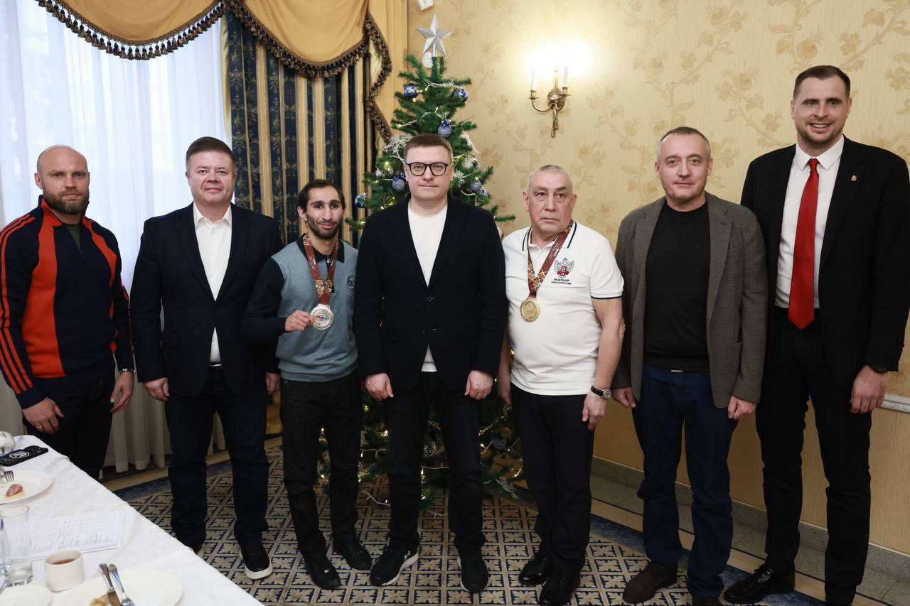 Алексей Текслер отметил успешное выступление челябинского боксёра на чемпионате мира