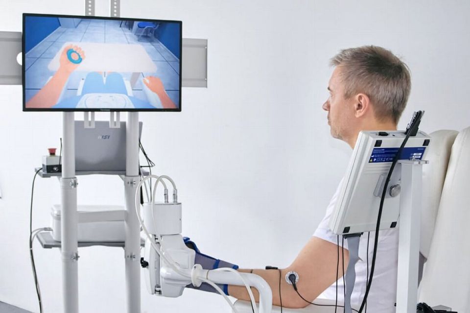 Челябинские инженеры учат врачей восстанавливать пациентов после инсульта