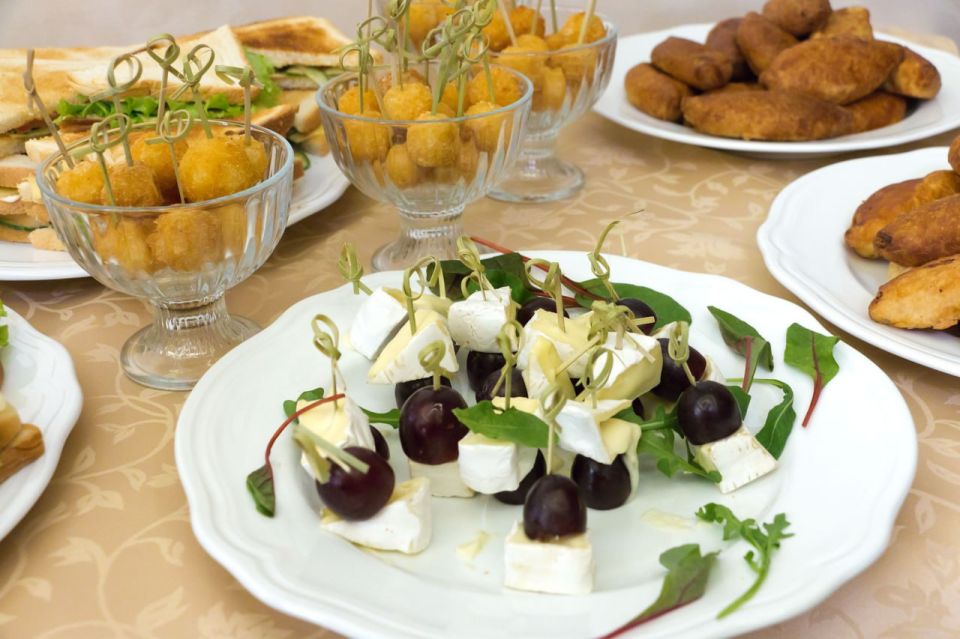 Южноуральцам рассказали, как правильно питаться на курортах