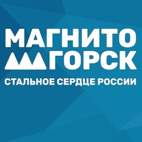 Новогодняя атмосфера постепенно охватывает весь город, и даже привычный общественный транспорт преображается в настоящую праздничную феерию