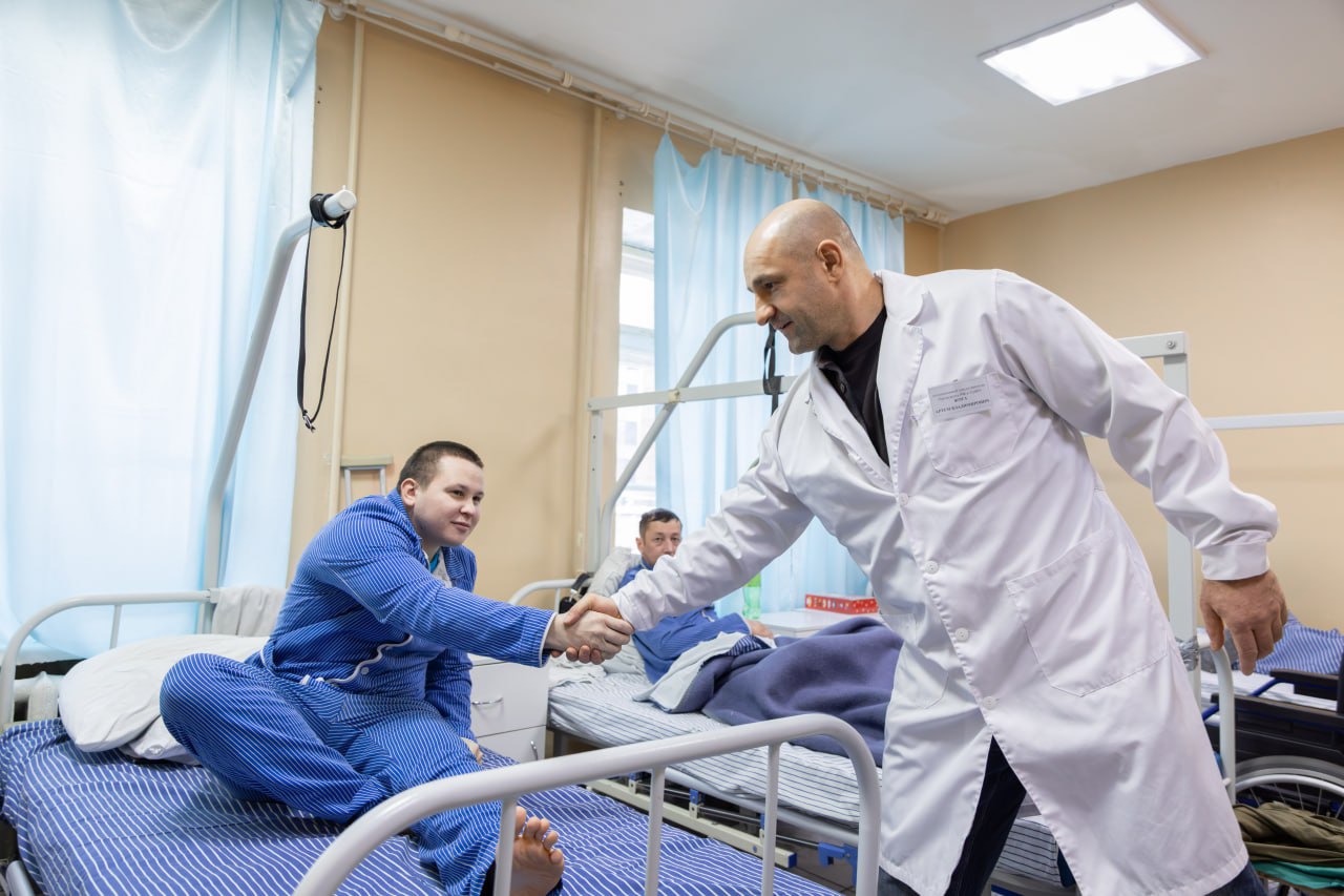 Артём Жога: Навестил бойцов, которые проходят лечение в военном клиническом госпитале Екатеринбурга Артём Жога: Навестил бойцов, которые проходят лечение в военном клиническом госпитале Екатеринбурга