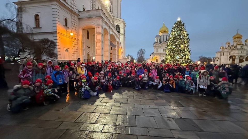 Новогоднюю елку в Кремле посетили сто детей из Челябинской области