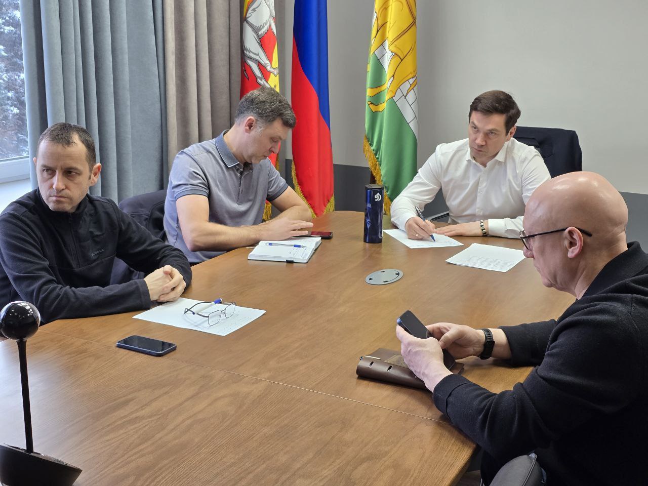 Уборка улично-дорожной сети, вывоз мусора и снега: глава города Алексей Лошкин обозначил приоритеты на совещании с дорожниками и главами районов