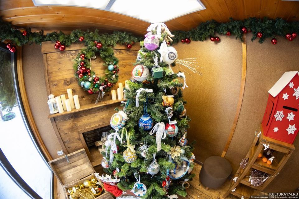 Почта Деда Мороза на ледовом городке продолжает работу