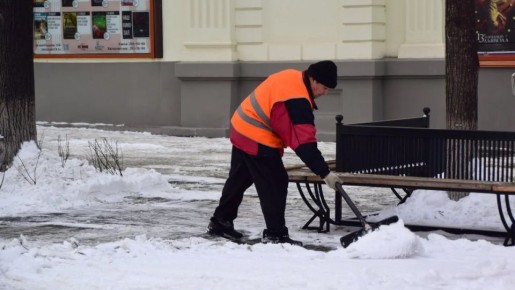 Куда жаловаться на плохую уборку снега и гололед в Челябинске – номера телефонов