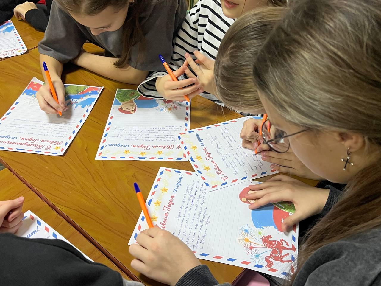 Ученики Челябинской области написали письма бойцам Ученики Челябинской области написали письма бойцам