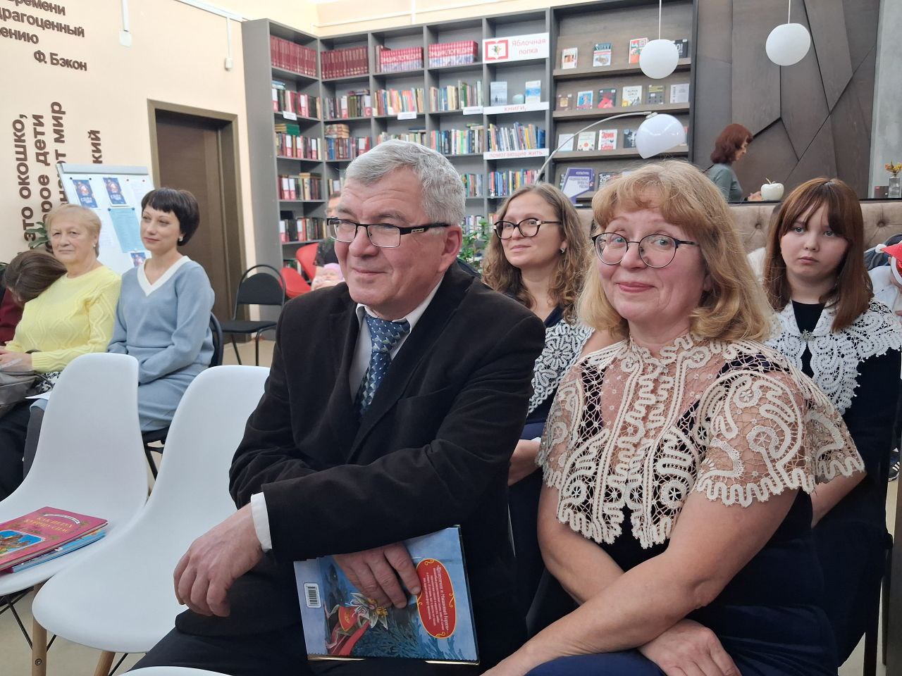 Жители Кусы создали уникальные тактильные книги для особенных детей Жители Кусы создали уникальные тактильные книги для особенных детей