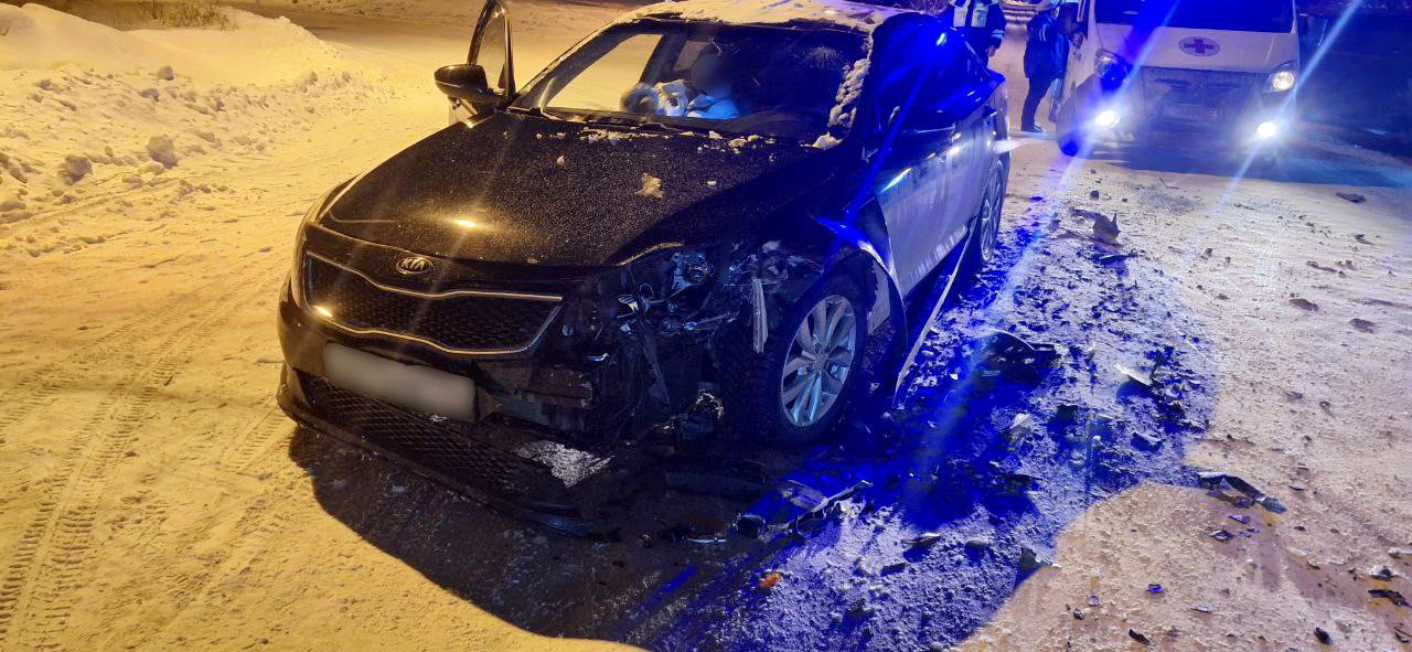 В Троицке госавтоинспекторы устанавливают обстоятельства ДТП, в котором пострадали двое несовершеннолетних пассажиров В Троицке госавтоинспекторы устанавливают обстоятельства ДТП, в котором пострадали двое несовершеннолетних пассажиров