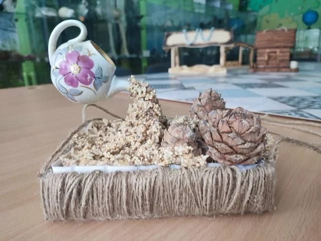 Кормушка "под ключ": в Озерске появились десятки необычных столовых для птиц