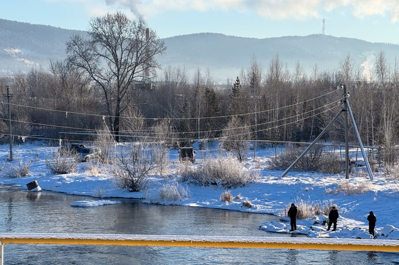 Сматывай удочки, разматывай веревку: спасатели назвали три предмета, которые обязан иметь рыбак при выходе на лед