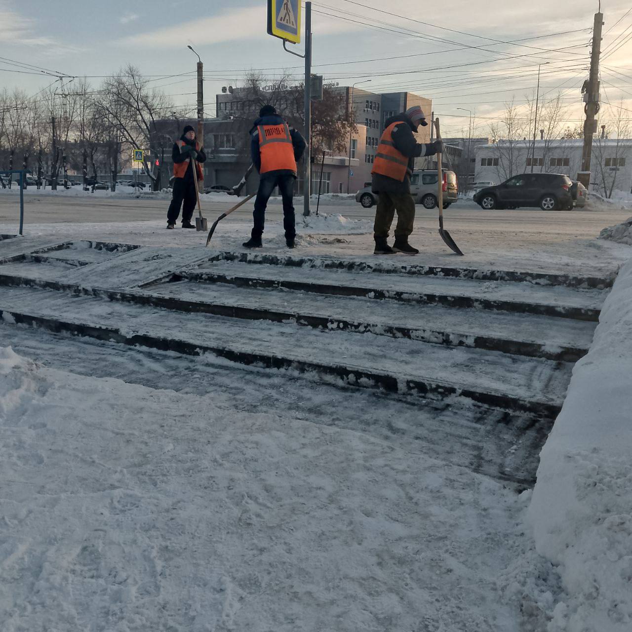 Готовимся к снегопаду. По прогнозу синоптиков уже сегодня в Челябинске ухудшится погода – к вечеру ожидается сильный снегопад Готовимся к снегопаду. По прогнозу синоптиков уже сегодня в Челябинске ухудшится погода – к вечеру ожидается сильный снегопад