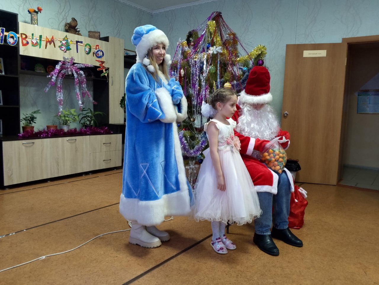 Праздничный десант стражей порядка продолжает охватывать города и районы Южного Урала Праздничный десант стражей порядка продолжает охватывать города и районы Южного Урала