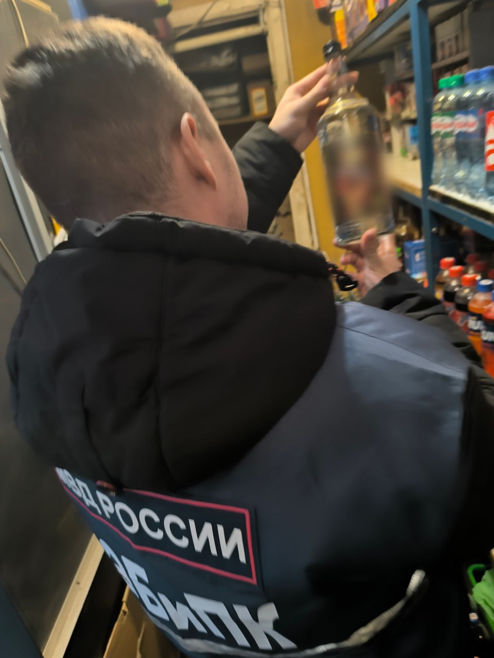 Полицейские ГУ МВД области пресекли оборот немаркированной продукции в Тракторозаводском районе Челябинска Полицейские ГУ МВД области пресекли оборот немаркированной продукции в Тракторозаводском районе Челябинска