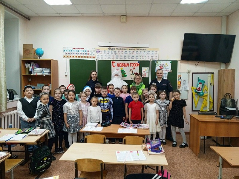 Праздничный десант стражей порядка продолжает охватывать города и районы Южного Урала