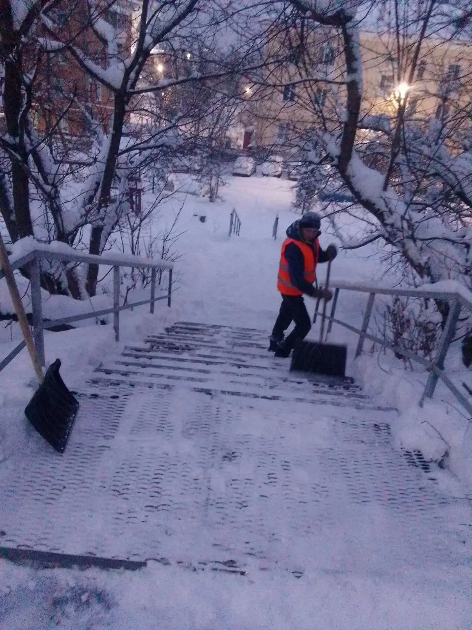 От снега сегодня очищают всю область От снега сегодня очищают всю область