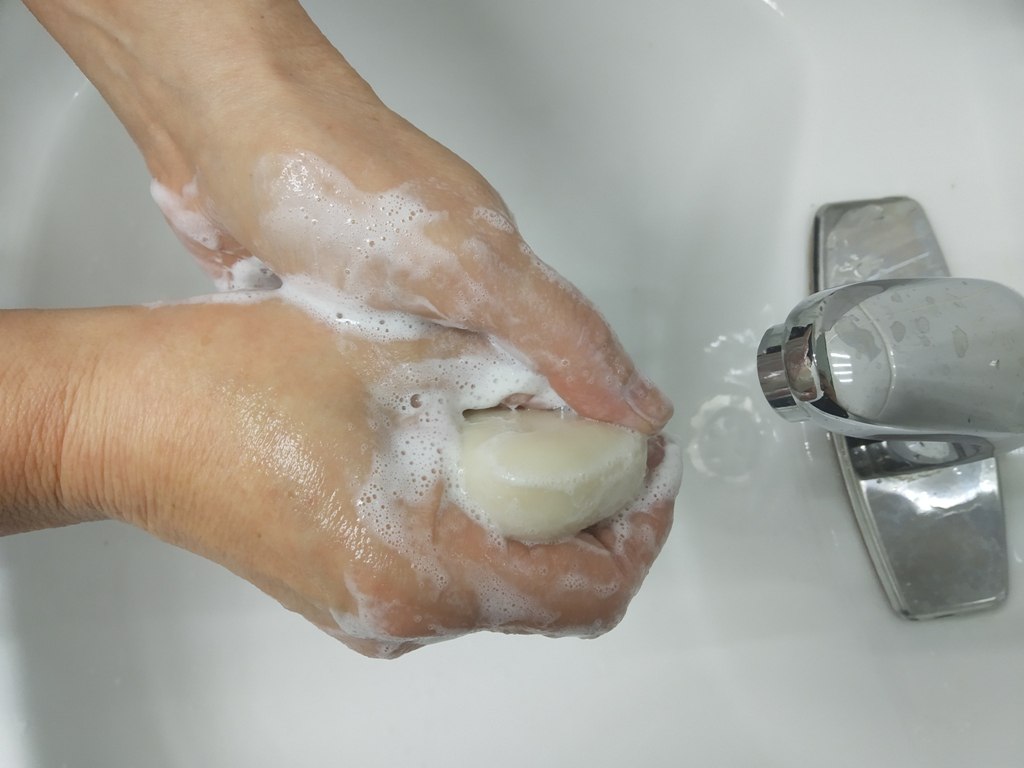 В Роспотребнадзоре перечислили правила пользования антисептиком для рук