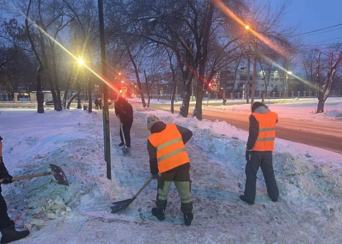 На уборку снега в Челябинске отправили более 200 машин