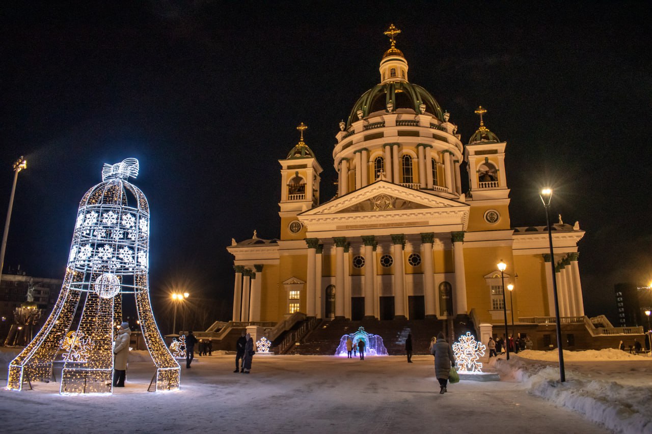 Праздничная служба в кафедральном соборе Рождества Христова Праздничная служба в кафедральном соборе Рождества Христова
