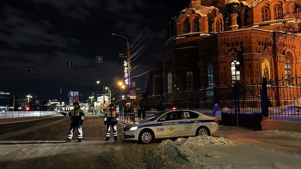 Полицейские Челябинской области обеспечили правопорядок и безопасность граждан во время празднования Рождества Христова Полицейские Челябинской области обеспечили правопорядок и безопасность граждан во время празднования Рождества Христова