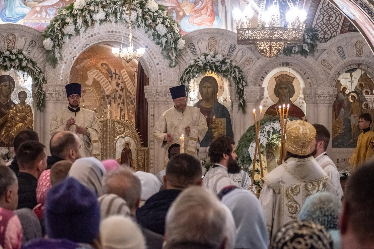 Праздничная служба в кафедральном соборе Рождества Христова Праздничная служба в кафедральном соборе Рождества Христова