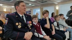 В Златоусте полицейские и ветераны наградили победителей детских конкурсов В Златоусте полицейские и ветераны наградили победителей детских конкурсов