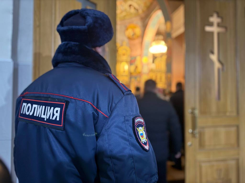 Полицейские Челябинской области обеспечили правопорядок и безопасность граждан во время празднования Рождества Христова Полицейские Челябинской области обеспечили правопорядок и безопасность граждан во время празднования Рождества Христова