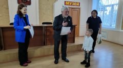 В Златоусте полицейские и ветераны наградили победителей детских конкурсов В Златоусте полицейские и ветераны наградили победителей детских конкурсов