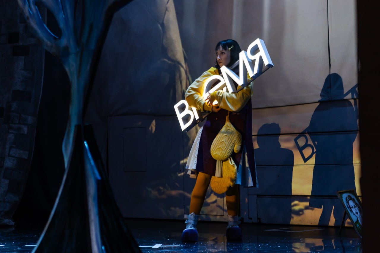 Алиса, Дед Мороз и 1200 счастливых детей! В Челябинске прошли рождественские елки Алиса, Дед Мороз и 1200 счастливых детей! В Челябинске прошли рождественские елки