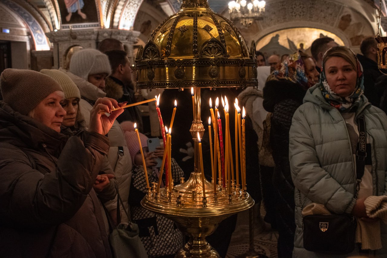 Праздничная служба в кафедральном соборе Рождества Христова Праздничная служба в кафедральном соборе Рождества Христова