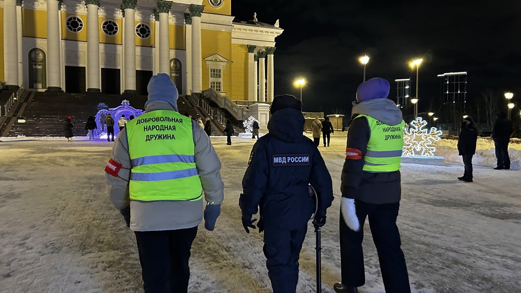 Полицейские Челябинской области обеспечили правопорядок и безопасность граждан во время празднования Рождества Христова Полицейские Челябинской области обеспечили правопорядок и безопасность граждан во время празднования Рождества Христова
