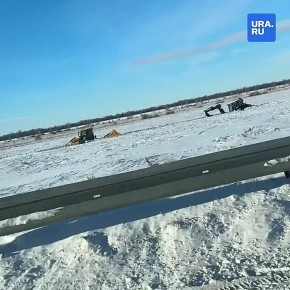 Дрифт не задался: на озере Мартыши под Магнитогорском утопили сразу три трактора, которые расчищали трассу для соревнований