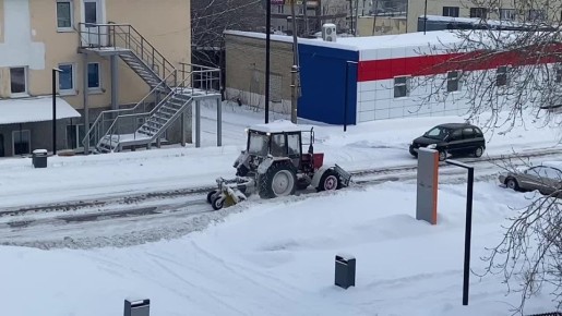 Работает спецтехника: как города Челябинской области справляются со снегопадом