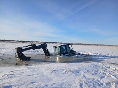 Три трактора провалились под лёд возле Магнитогорска