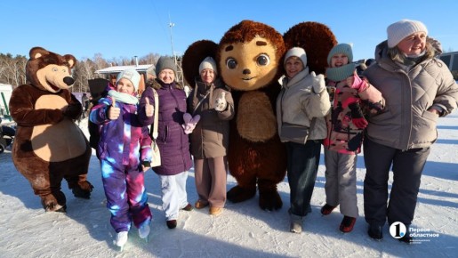 Где можно прокатиться на коньках с Чебурашкой? В Челябинске!