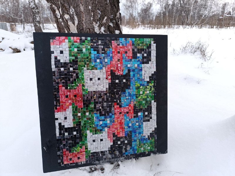 Коты в банке — челябинский активист создал художественное панно из алюминиевых жестянок