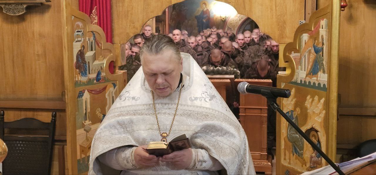 В Чебаркуле для воинов дивизии «Черные ножи» провели рождественскую литургию В Чебаркуле для воинов дивизии «Черные ножи» провели рождественскую литургию