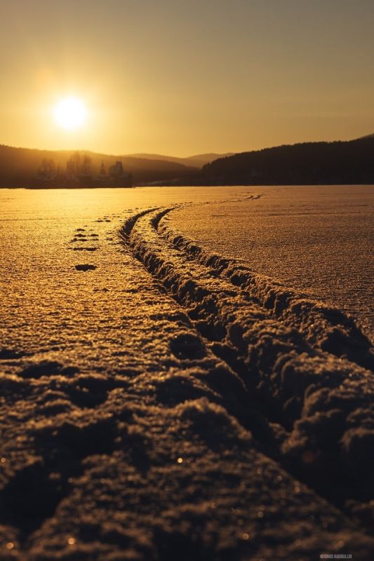 Мороз и солнце!. Такой морозный, но в то же время такой теплый кадр от Дениса Хабибуллина Подписывайтесь на канал Правительства Челябинской области в MAX