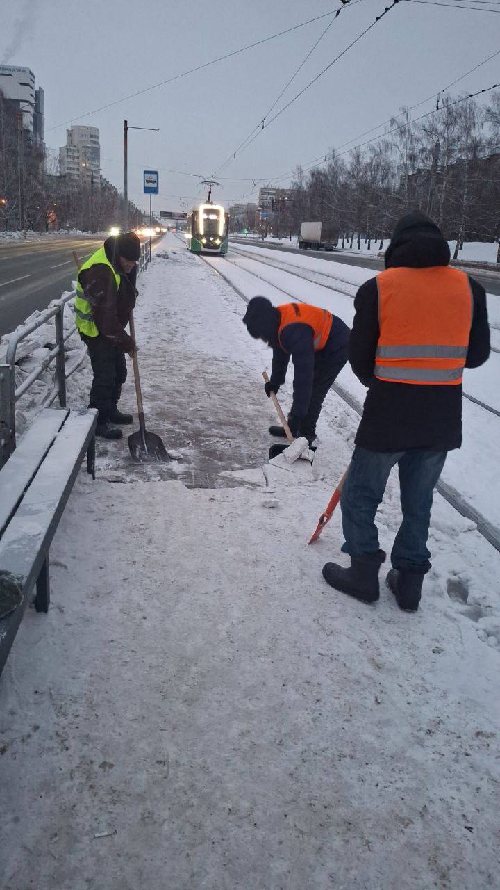 Челябинск вовсю готовят к первой рабочей неделе Челябинск вовсю готовят к первой рабочей неделе